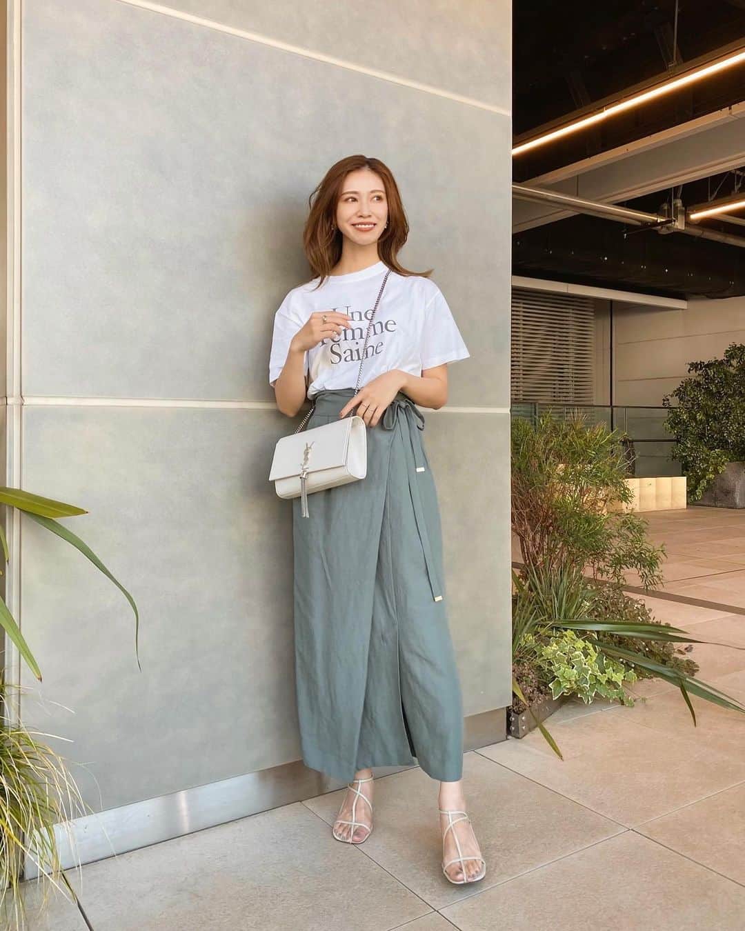 石黒美帆のインスタグラム：「﻿ *﻿ 少しカジュアルめだった今日☀️﻿ ﻿ このくすんだブルーのようなグリーンのようなカラー、とてもツボです🕊 ꕀ﻿ ﻿ ﻿ ﻿ ﻿ #ファッション#春服#春服コーデ#春コーデ#夏コーデ#夏服#大人カジュアル#シンプルコーデ#tシャツコーデ#サンローラン#サンローランバッグ#マイカアンドディール #トーナル#ミラオーウェン#tonal#milaowen#micaanddeal」