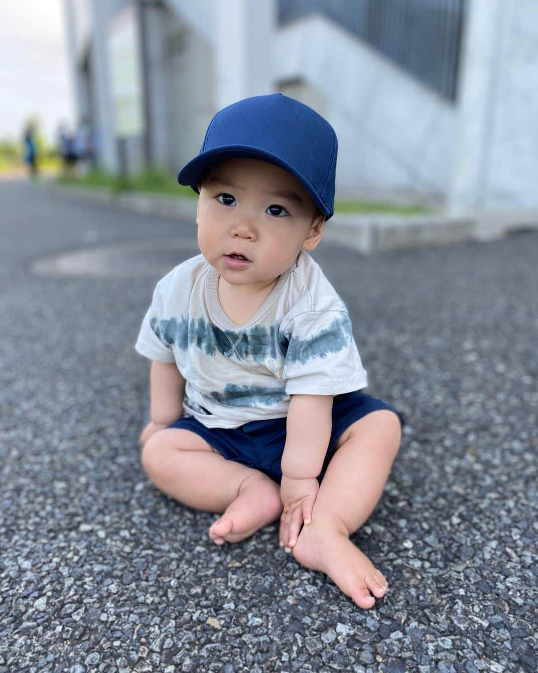 湯田友美さんのインスタグラム写真 - (湯田友美Instagram)「Running style of my family 今しかできない、息子との大切なラン時間🤲  生後2ヶ月からほぼ毎日一緒に散歩してるので、すっかり日常に😊走ったり、歩いたり、道に咲く花を一緒にみたり💠 いつも付き合ってくれてありがとう🤲  Day23 #runforthefriendship #connectthrusweat 午前は仕事でインターバル🔥 午後は息子とバギーラン🦕  #buggyrunning #runningmom #airbuggyrun #runningbuddy #ランニング女子 #ランニングママ #9ヶ月ベビー #バギーラン #数年後にはおいてかれるのかな 👦🏻 #数十年後は車椅子押されてるのかな 👵🏻」5月23日 19時50分 - yudatomomi