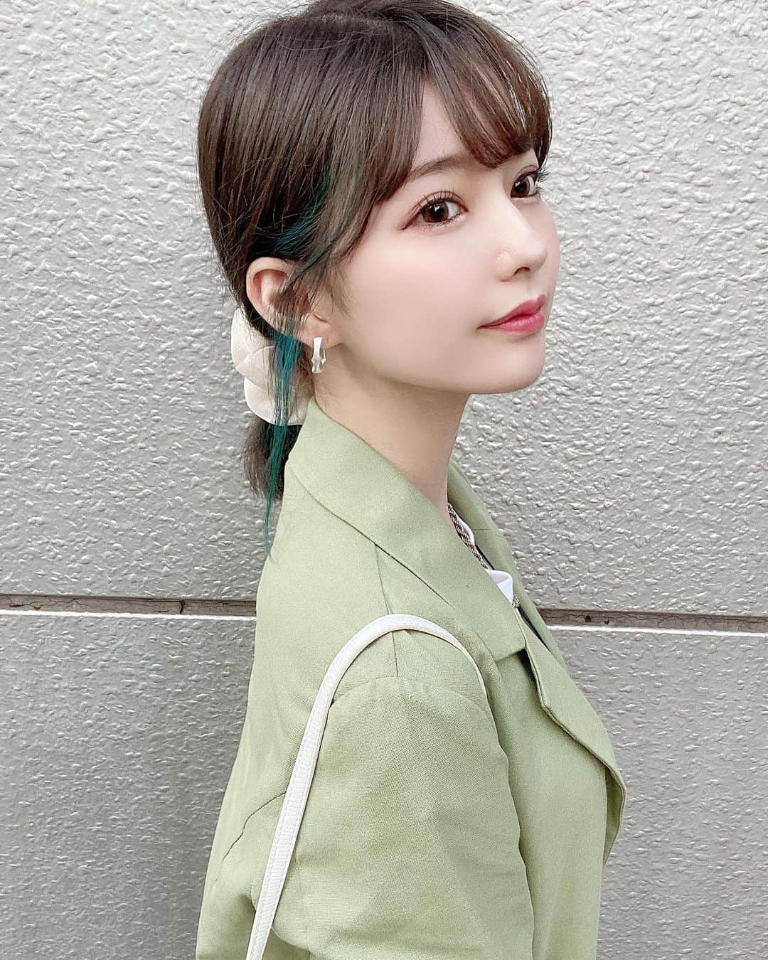sarimaru(国木田さりまる)のインスタグラム：「学生時代からのお友達と会ってきた〜💐 環境変わっても関係変わらず会うたび気がついたら時間経ってるねってなる😂 寛大な友達にいつも救われます🙇🏻‍♀️ ・ ・ りぃあんから貰ったお誕生日プレゼントのピアスつけた🔅」