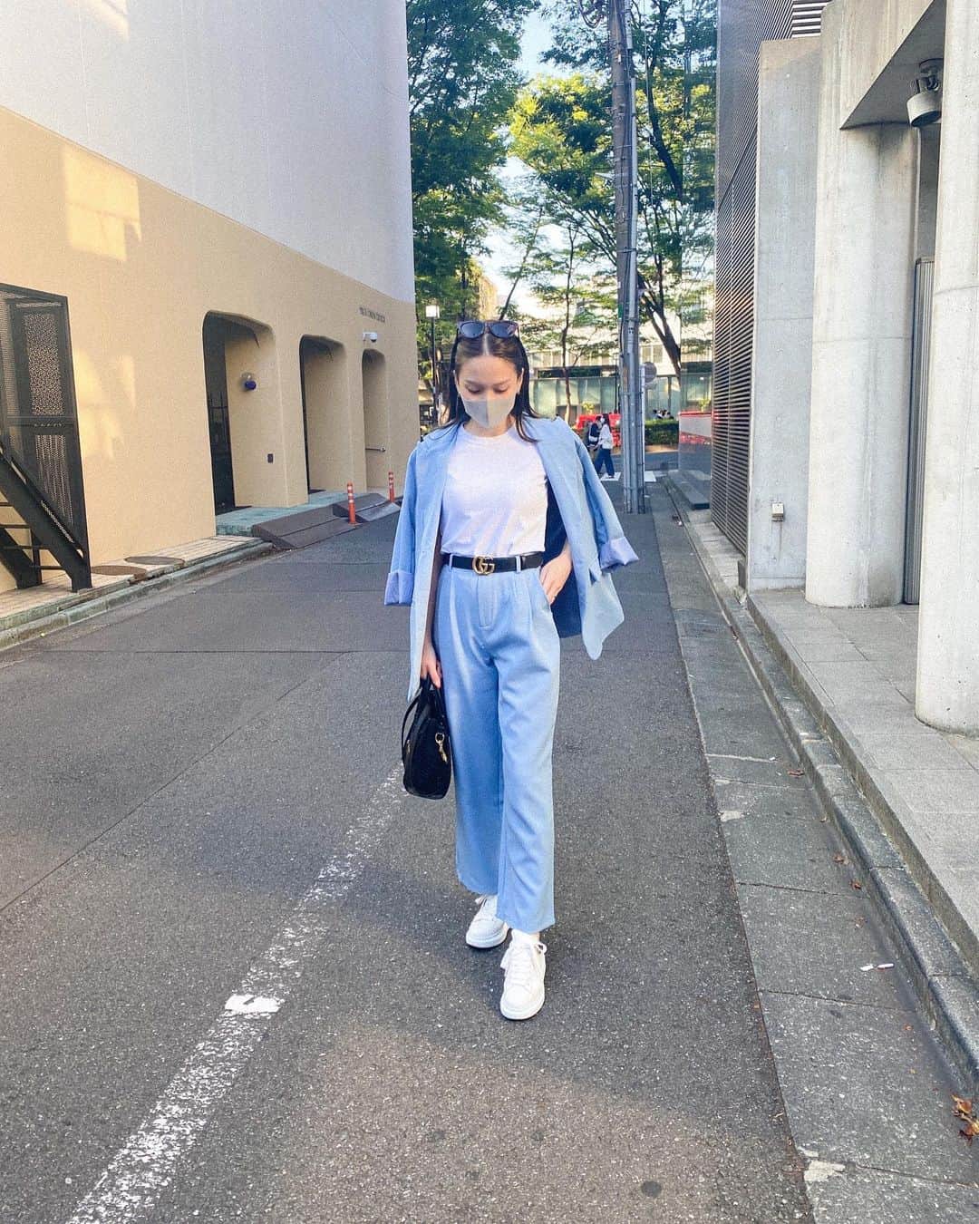 金澤絵美利のインスタグラム：「いつかの私服📝 . . 大好きな水色のセットアップ💙 オールシーズンブルーに目がいく😋 @trifle_official のです👈🏻 . . #ootd #outfit #fashionstyle #私服 #コーデ #コーディネート #シンプルコーデ #カジュアルコーデ #ジャケパン #ジャケパンコーデ  #セットアップ #ブルーコーデ」