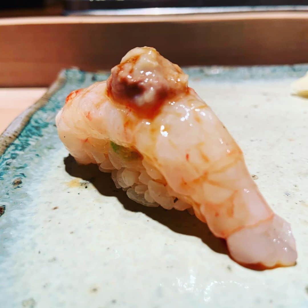 志摩有子さんのインスタグラム写真 - (志摩有子Instagram)「夕方早めから恵比寿松栄でお寿司。お酒なしでも大満足。いつものおはぎも忘れずに。  #寿司　#鮨　#sushi #おまかせ　#おはぎ」5月23日 21時09分 - ariko418