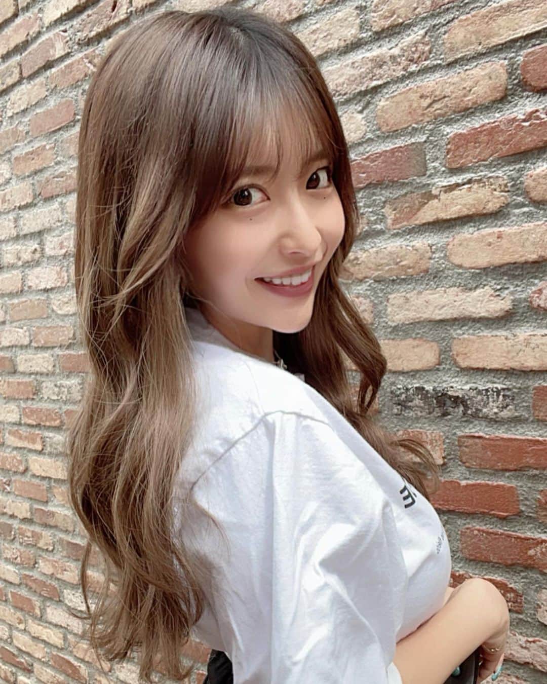 原野愛弓（あいみぃ）のインスタグラム：「いつかの野口トリートメント🥰🥰 エクステはいつも野口😎😎 野口いつもわがまま聞いてくれてありがとうすぎる😈😈. . 傷んだ髪も生き返るサラサラトリートメント そんで頭皮つるつるなる👼🏻✨ . .  @welly_yuuki」