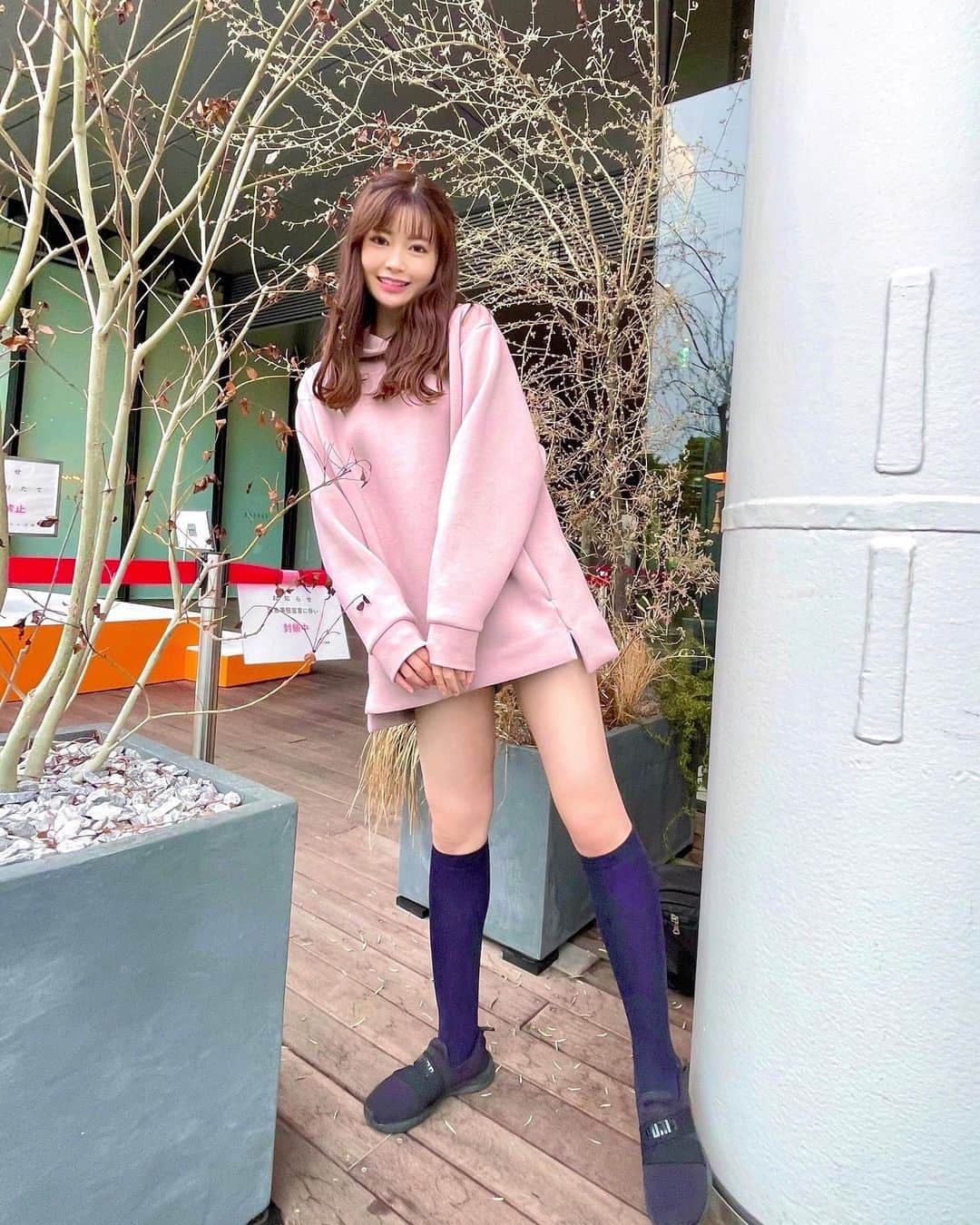 一城あやののインスタグラム：「Schoolgirl💟打ち合わせとか学校の日はパーカー+ショーパン+ソックスが好き(o^^o) hoodie... @gelatopique_official  shoes... @puma @pumajapan @pumawomen  . . . . . . . . . . . . . . . . . . . . . . . . . . . . . . #gelatopique #ジェラピケ #今日のコーデ #パーカー #パーカーコーデ #パーカー女子  #ゆるコーデ #オフコーデ #pumawomen  #nekogirl #nekogirlkawaii #撮影モデル　 #ショーパン #コスプレ #animegirl #コスプレ女子 #美脚 #脚フェチ #kawaiigirl #kawaiifashion  #女子大生コーデ #女子大生の日常  #あざとかわいい #彼女感  #大学生 #女子大生 #大学生コーデ #女子大生コーデ #iPhone12 #ポートレート #写真撮ってる人と繋がりたい」