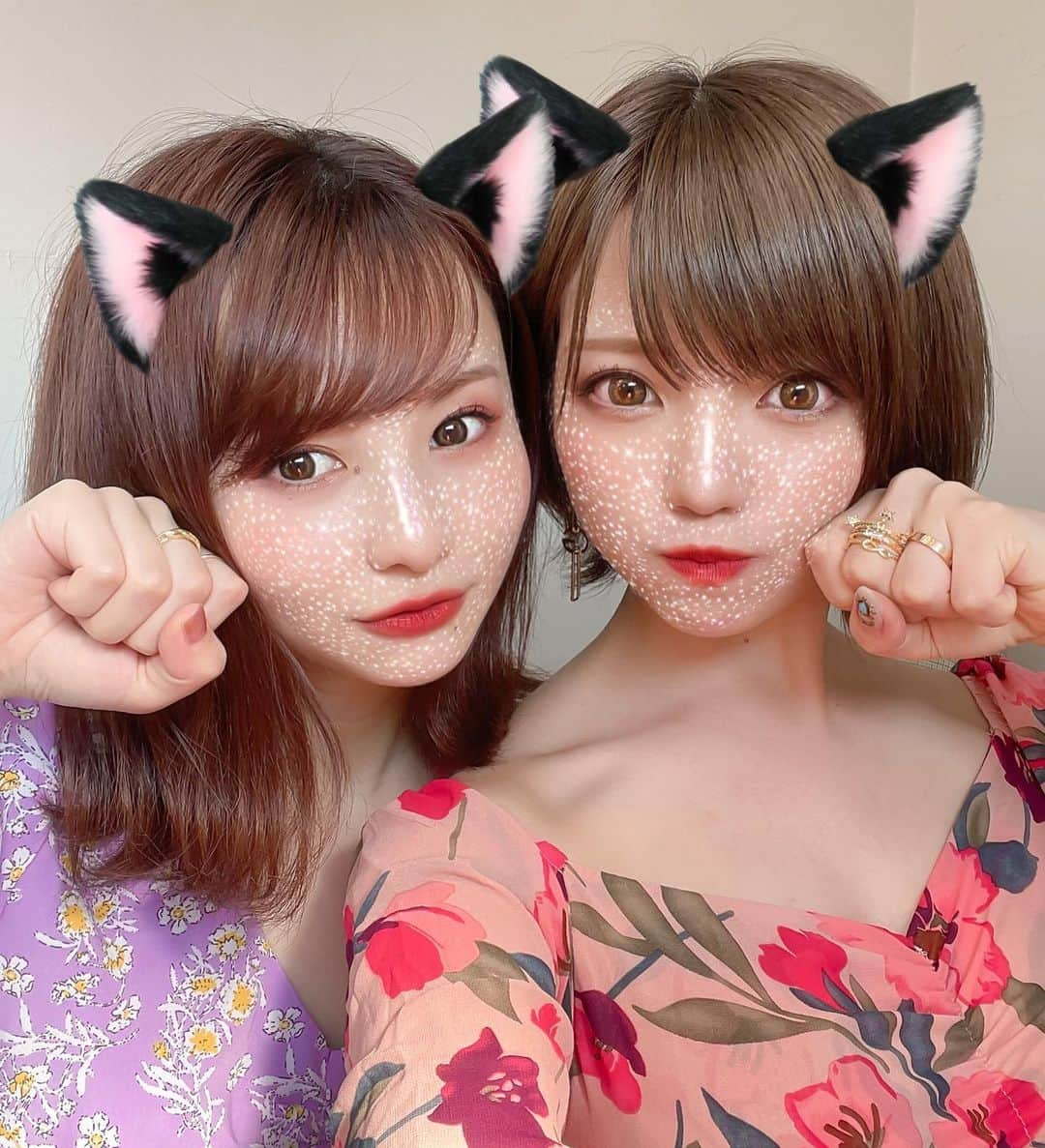 みきでりさんのインスタグラム写真 - (みきでりInstagram)「ずっとSNS見て拝んでたまっこりさんとツーショット撮ってたくさん雑談できた1日🐈‍⬛💜❤️幸せすぎるﾆｬ〜ฅ^•ﻌ•^ฅ💋  おにゅーのトップス好評で嬉しい😊🌺 @textbook_clothing ㅤ ㅤ ㅤ ㅤ ㅤ ㅤ #ブラウス#花柄ブラウス#インポート#インポートファッション#海外ファッション#ショート#ショートボブ#ショートヘア#ショート女子#外ハネボブ#花柄ワンピース」5月23日 21時21分 - mikidelicious