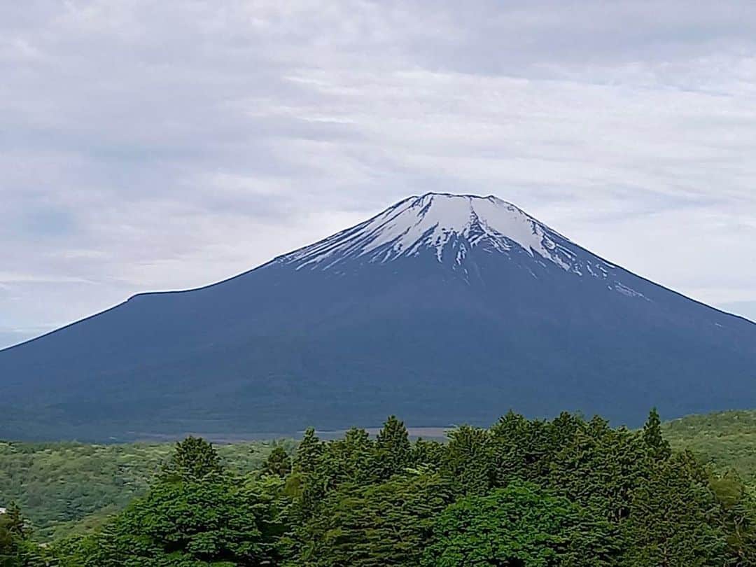 渡辺裕之のインスタグラム：「今朝の富士山🗻 ＃霊峰富士 #願い #平和」