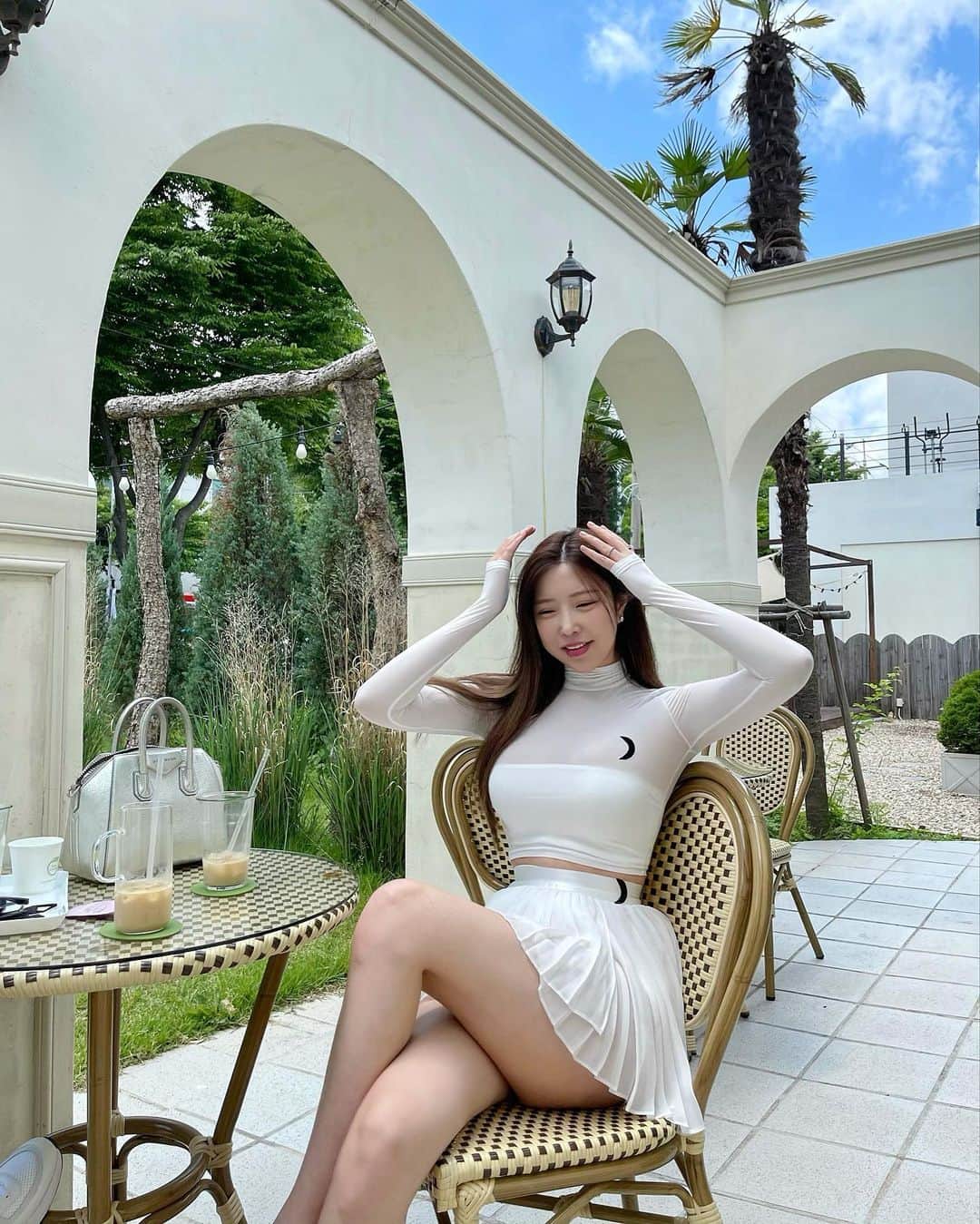 Choi Somiさんのインスタグラム写真 - (Choi SomiInstagram)「⠀⠀⠀⠀ #글랜더 #glander  🌿🌱🍃☁️🧋🖤🤍」5月23日 23時33分 - cxxsomi