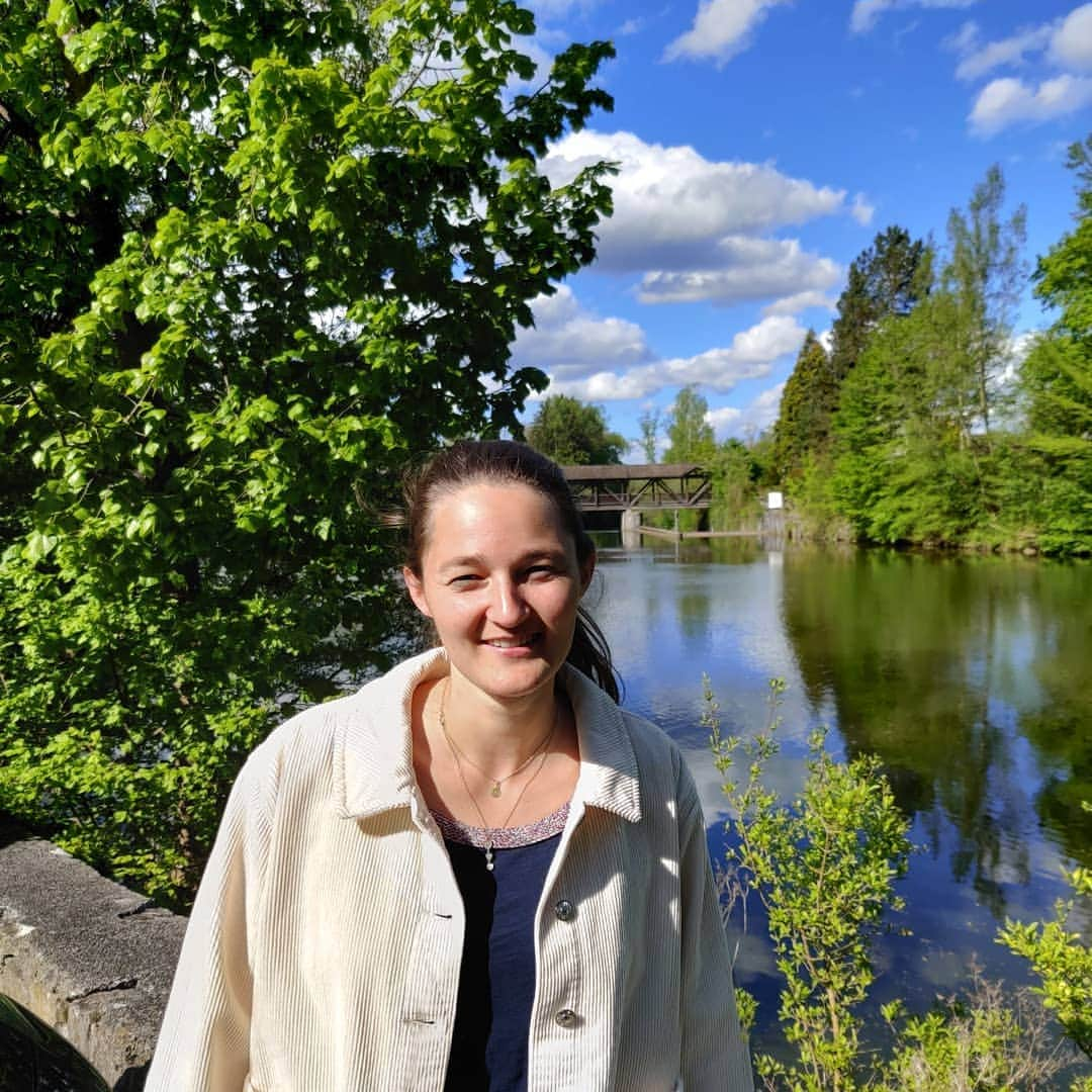 マグダレナ・ロックのインスタグラム：「Sunny Sunday 🌳🌻☀️🐸」