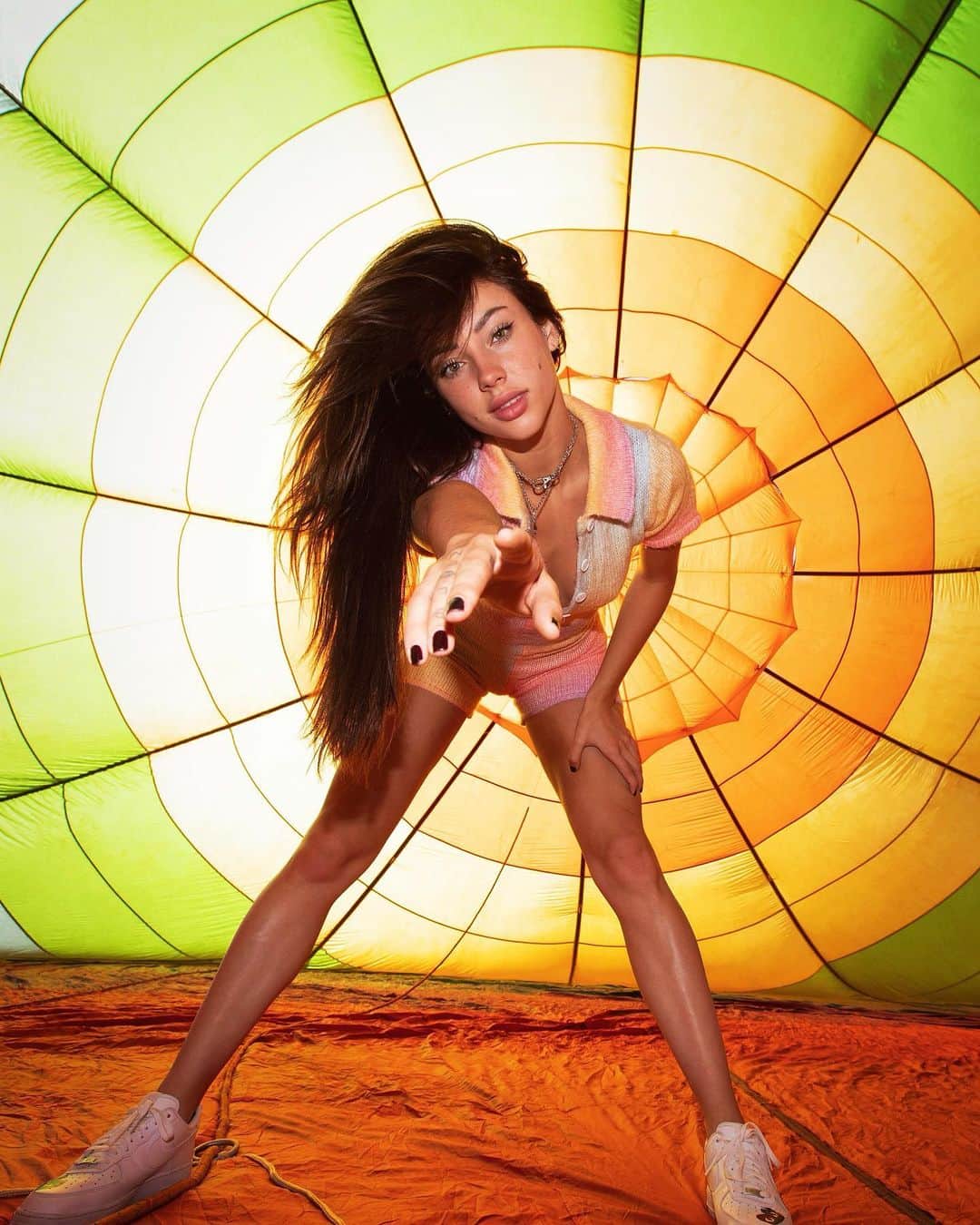 チャーリー・ジョーダンのインスタグラム：「My path is my path and if you want to walk with me you’re gonna have to run 🌈 cutest rainbow romper from @boohoo」