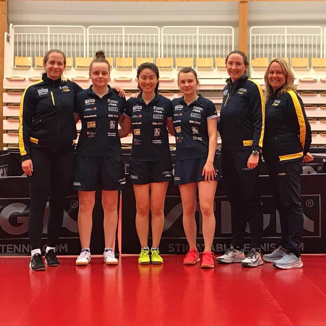 ジェシカ・ヤマダさんのインスタグラム写真 - (ジェシカ・ヤマダInstagram)「We finished this season with silver medal 🥈 in the Pingisligan in Sweden 🇸🇪! In the middle of the Covid caos, this team brings me happiness, joy and motivation. I just want to say thank you for all of my teammates  @yh67liu , @simpleepoli @limre00 @karlssonmichaela @inimaniminimanimooo_ Marie, Kicki and Tommy for everything! Every moment that we spent together was really special and I’m so proud to be part of the Köpings team! Thank you very much!!! 🥈🏓🇸🇪❤️ @jjyamadatabletennis @jjyamadabutterflybrazil @itaim.keiko.jjyamada @matchpointtabletennis #silvermedal#koping#kopingteam#pingisligan#tabletennis」5月24日 5時35分 - jessica_yamada