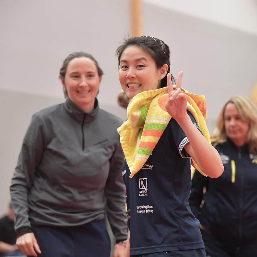 ジェシカ・ヤマダさんのインスタグラム写真 - (ジェシカ・ヤマダInstagram)「We finished this season with silver medal 🥈 in the Pingisligan in Sweden 🇸🇪! In the middle of the Covid caos, this team brings me happiness, joy and motivation. I just want to say thank you for all of my teammates  @yh67liu , @simpleepoli @limre00 @karlssonmichaela @inimaniminimanimooo_ Marie, Kicki and Tommy for everything! Every moment that we spent together was really special and I’m so proud to be part of the Köpings team! Thank you very much!!! 🥈🏓🇸🇪❤️ @jjyamadatabletennis @jjyamadabutterflybrazil @itaim.keiko.jjyamada @matchpointtabletennis #silvermedal#koping#kopingteam#pingisligan#tabletennis」5月24日 5時35分 - jessica_yamada