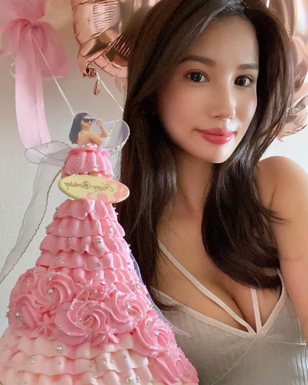 Atkのインスタグラム：「@fukuchan_0414 から超可愛いケーキ🎂頂いたよ😍😍ありがとうございます💕✨食べるの勿体ないー！！！」