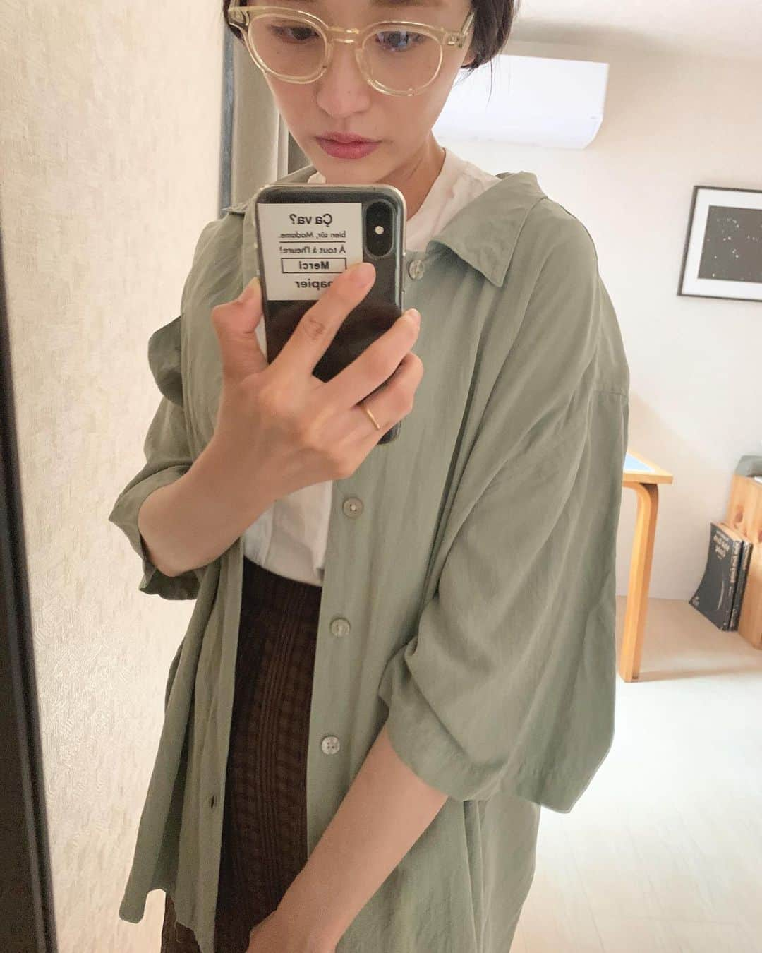 江本るり恵さんのインスタグラム写真 - (江本るり恵Instagram)「私服💚🤎 シャツ 古着 スカート @mikke.official  眼鏡 @zoff_eyewear   めいぼができたからしばちゃん眼鏡にお世話になる🤝💓アイメイクはお休み。 #古着 #153cmコーデ」5月24日 17時00分 - emotorurie