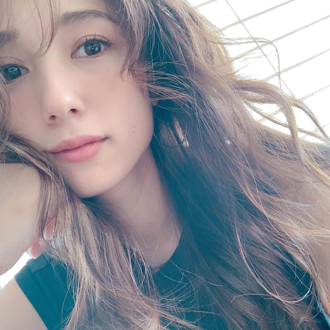 のインスタグラム：「〻〻〻　 ウェ〜ビ〜な月曜日♪  ストーリーにも投稿しましたが、 今週末の旅サラダはベトナムの旅を ご紹介しますよ❤︎  実は既に、ハノイ、ホイアン、などは昨年3月にオンエアーされましたが 今回はまだ放送されていないエリアをご紹介する予定です🇻🇳 ベトナムはエリアごとに文化や街の雰囲気など違うので、様々な景色に出会い、文化に触れて沢山のことを経験させてもらえてとても楽しかったです！ 政府観光局の方やコーディネーターさんをはじめ、現地の方々がとても親切で心優しく出迎えて下さったので最高の旅でした😊  是非、生放送みて下さいね❤︎ ゲストの旅は、剛力彩芽さんですよ✨✨  お見逃しなく‼️  #旅サラダ #土曜日 #朝8:00〜 #生放送 #海外の旅 #ベトナム」