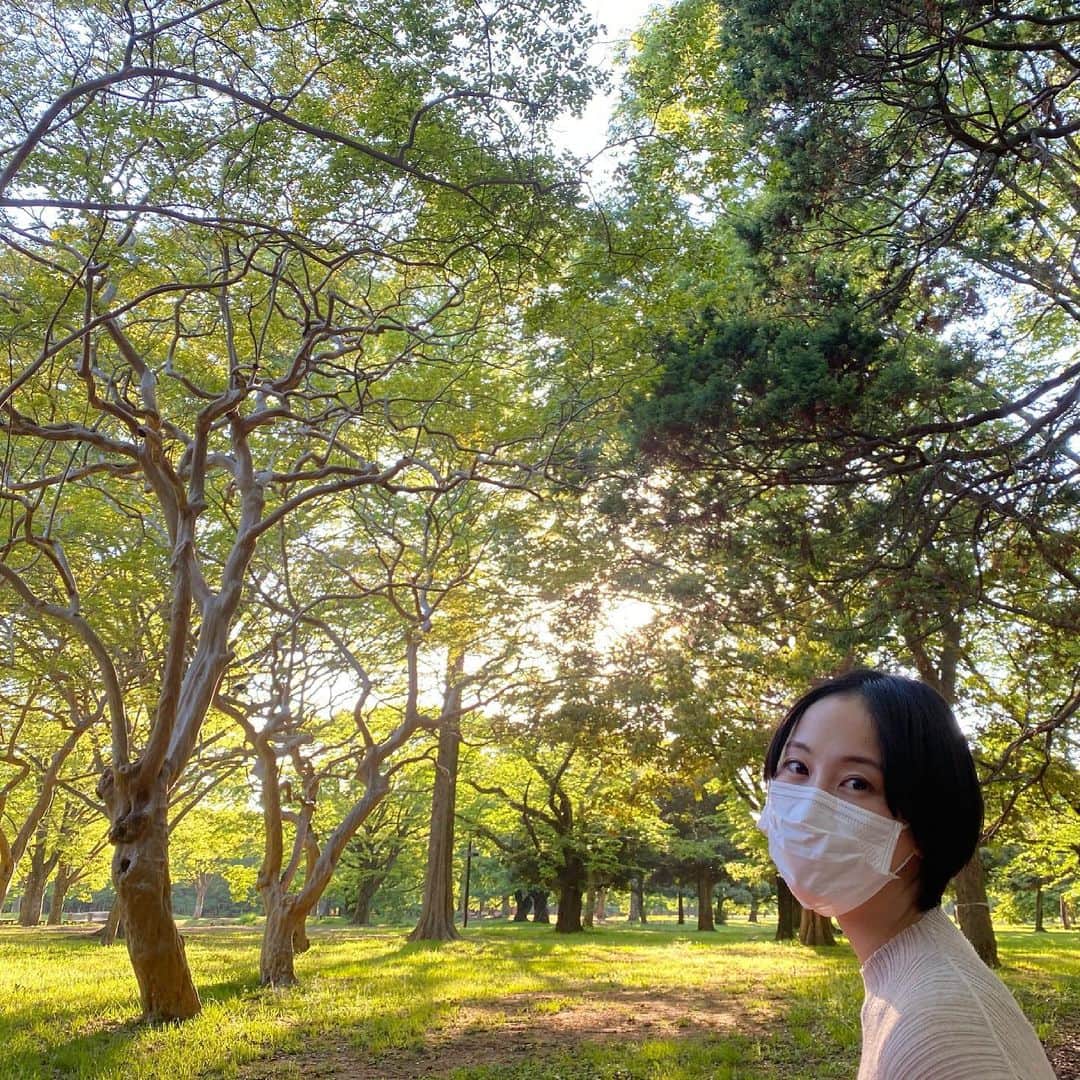 松井玲奈さんのインスタグラム写真 - (松井玲奈Instagram)「だいぶ前にしたお散歩。 🚶‍♀️🚶‍♀️🚶‍♀️、、、。」5月24日 11時42分 - renamatui27