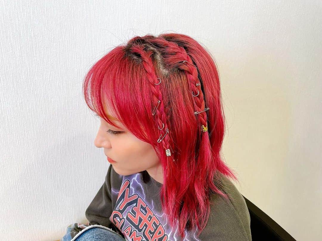LiSAさんのインスタグラム写真 - (LiSAInstagram)「髪にもアクセサリー付きです🐞 #徹子の部屋 #たばたばへあー #りさへあめいく　 @tabatabamake」5月24日 14時56分 - xlisa_olivex
