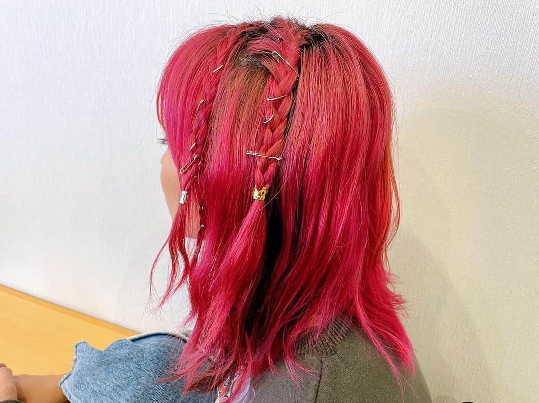 LiSAさんのインスタグラム写真 - (LiSAInstagram)「髪にもアクセサリー付きです🐞 #徹子の部屋 #たばたばへあー #りさへあめいく　 @tabatabamake」5月24日 14時56分 - xlisa_olivex