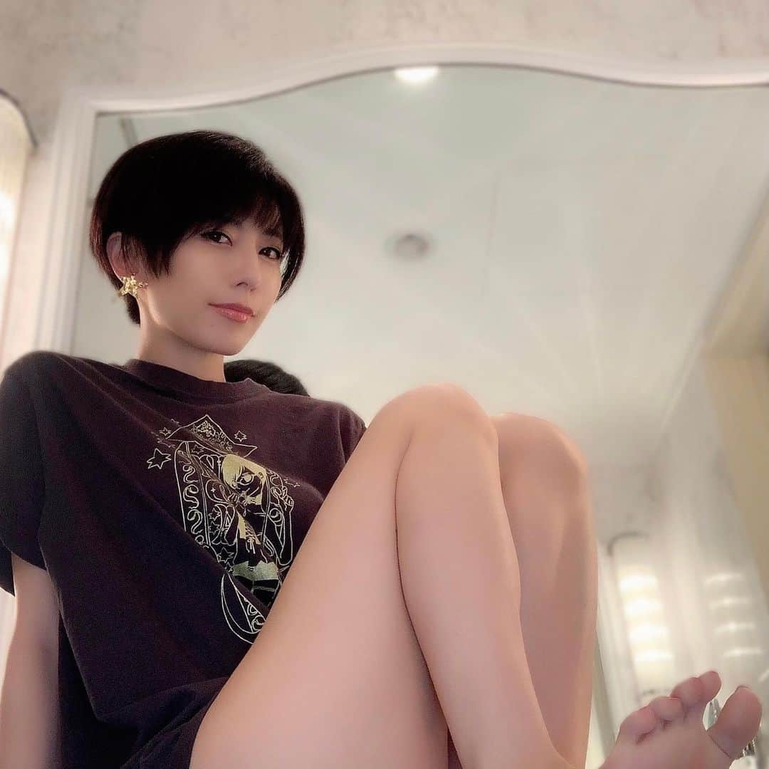 のインスタグラム：「❤︎ ・ ・ ・  #portrait #shotting #Japanesegir #followme #selfie #プレデターラット #ショートヘア  #脚フェチ #足指 #足裏 #太もも #自撮り #グラビア #被写体 #AV女優 #セクシーショット #セクシー女優 #痴女優 #痴女 #乃亜 #インスタグラビア」