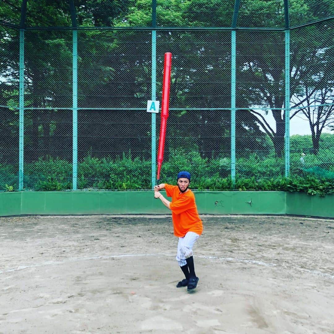 佐々木一輝（トキヨアキイ）さんのインスタグラム写真 - (佐々木一輝（トキヨアキイ）Instagram)「試合負けた #バットがでかいのか #俺がちっちゃいのか #ギャン泣きササ  #動画あげたら #フォロワーめっちゃ減った #ぴえん #もう拗ねてごろん」5月24日 18時47分 - sasa_tokiaki