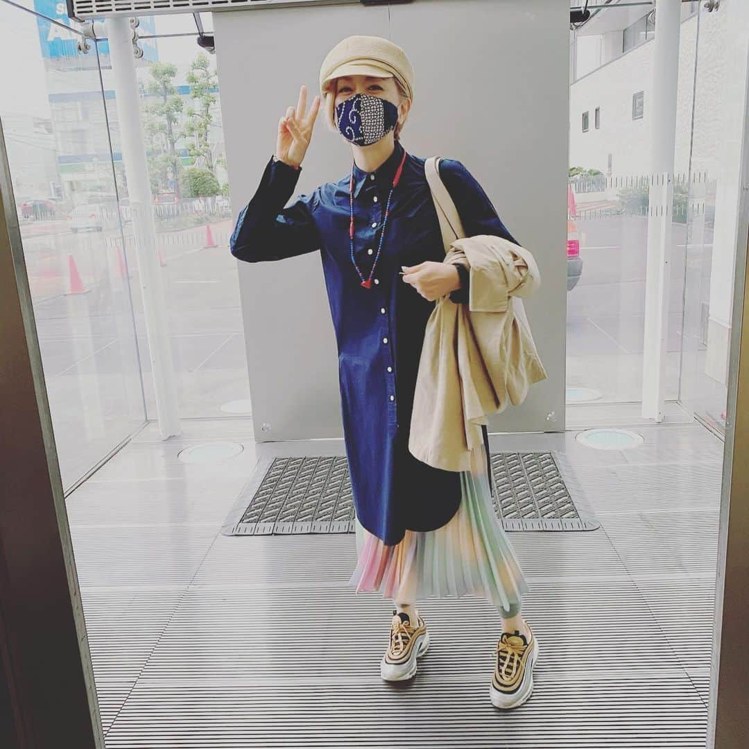 熊谷真実さんのインスタグラム写真 - (熊谷真実Instagram)「無事、収録終わりました！  テレビに出演すると言う責任感を改めて実感しました。  アナウンサーの桑原さんもどんどん回復に向かっているそうです。  無事終わってよかった！ #熊谷真実 #SBSテレビ #オレンジ #月曜レギュラー」5月24日 18時40分 - mami_kumagai310