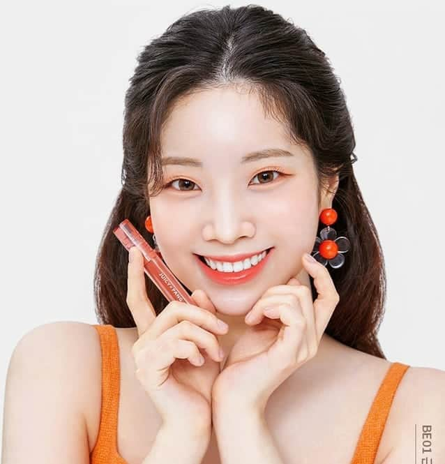 ダヒョンのインスタグラム：「Dahyun in orange is something I never thought I needed until now 😳😳」