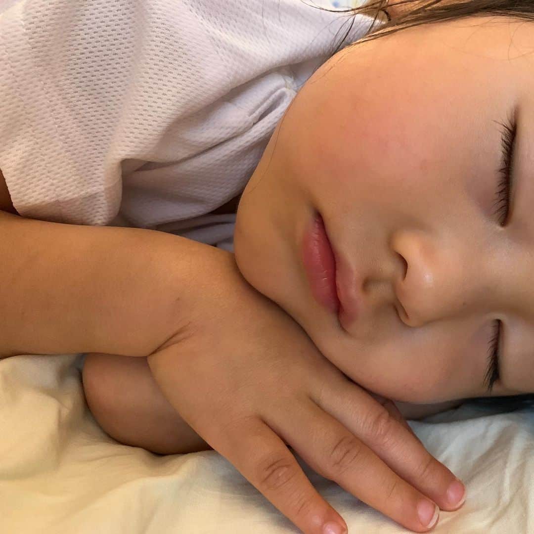 のインスタグラム：「そんなに変わらないのはわかってるんだけど、毎度毎度撮っちゃう寝顔🥰 #baby」
