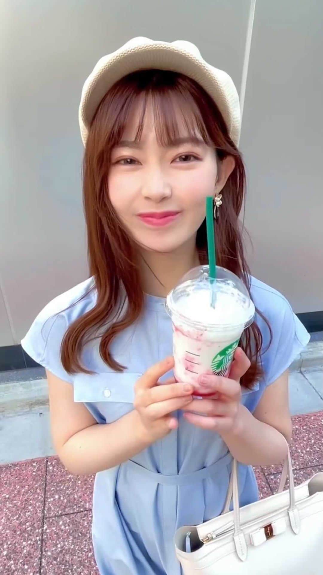 一城あやののインスタグラム：「スタバの新作「ストロベリーフラペチーノ」ゲットやったね🍓🥰誰か一緒にスタバ勉しましょ〜☺️✏️ dress... @noble.jp  bag… @ferragamo  shoes… @orientaltraffic_official  earrings... @zara . . . . . . . . . . . . . . . . . . . . . . . . . . . . . . #スタバ新作  #スタバラ部  #スタバ女子  #スタバ勉 #ノーブル  #orientaltraffic  #フェラガモ  #デート服  #大人女子コーデ #japanesegirl  #猫顔  #nekogirlkawaii #ミスコンファイナリスト  #美容好きな人と繋がりたい  #あざとい #ビジョビ @b_b_j.j  #kawaiigirl  #kawaiifashion  #彼女感  #乃木坂46好きな人と繋がりたい #童顔　#夏服コーデ  #清楚コーデ  #女子大生  #大学生  #大学生コーデ  #女子大生コーデ  #清楚系女子  #爽やかコーデ #お嬢様コーデ」