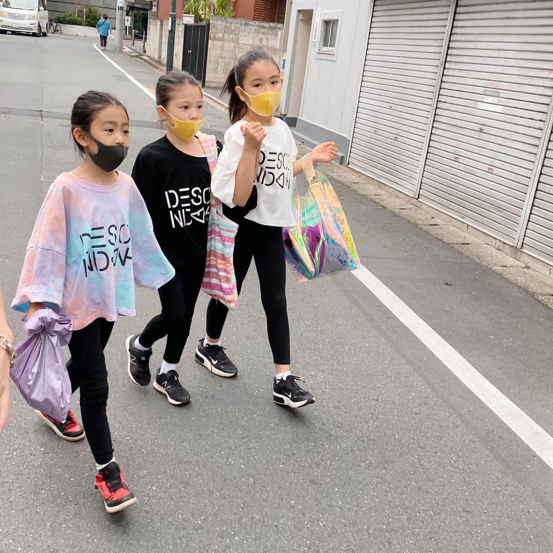 西山美希子さんのインスタグラム写真 - (西山美希子Instagram)「完全に娘たちにとられた！Tシャツ！ママたちの分買い足さないと💨💦」5月24日 21時22分 - mariaclove
