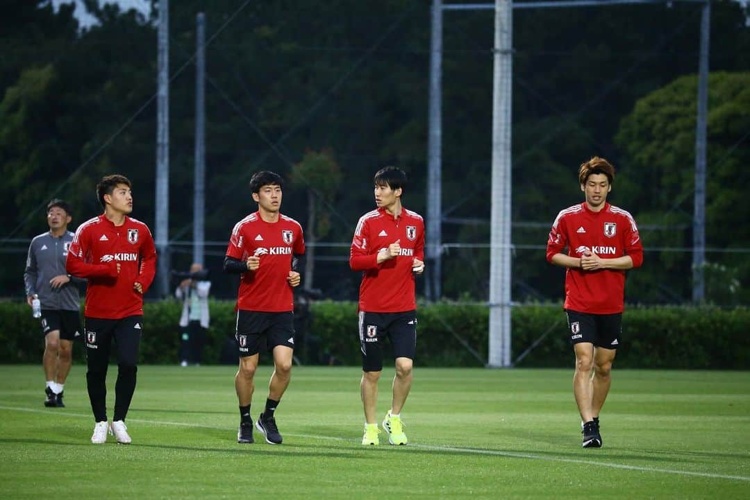 遠藤航さんのインスタグラム写真 - (遠藤航Instagram)「. 😉🇯🇵🔥 . #japan #nationalteam #🇯🇵 #jfa  #football #⚽ #wataruendo  #日本代表　#サムライブルー  #サッカー　#遠藤航」5月24日 21時41分 - endowataru