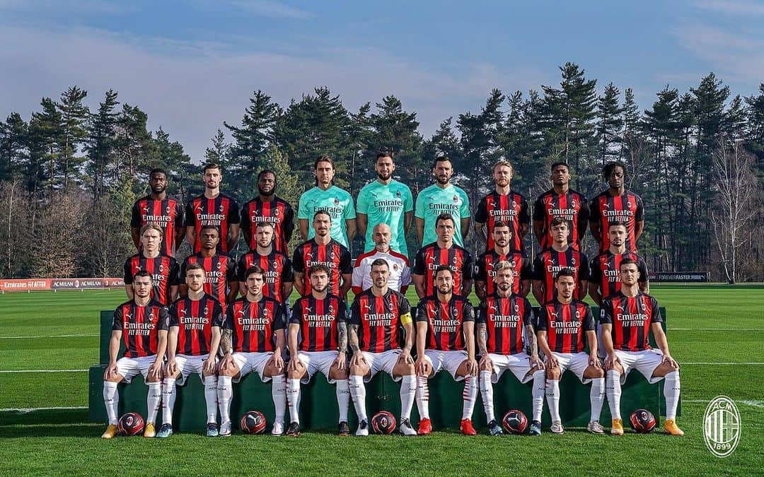 マリオ・マンジュキッチのインスタグラム：「It was a pleasure to play for @acmilan - I am thankful to the club management for giving me the opportunity, to the coaching staff for their dedicated work and to my teammates who are not only excellent players but a great group of guys 🔝🔴⚫ I am happy that we have managed to get this great club back to @championsleague where it belongs and I wish everybody at the club only the best in the future 💪🏻」