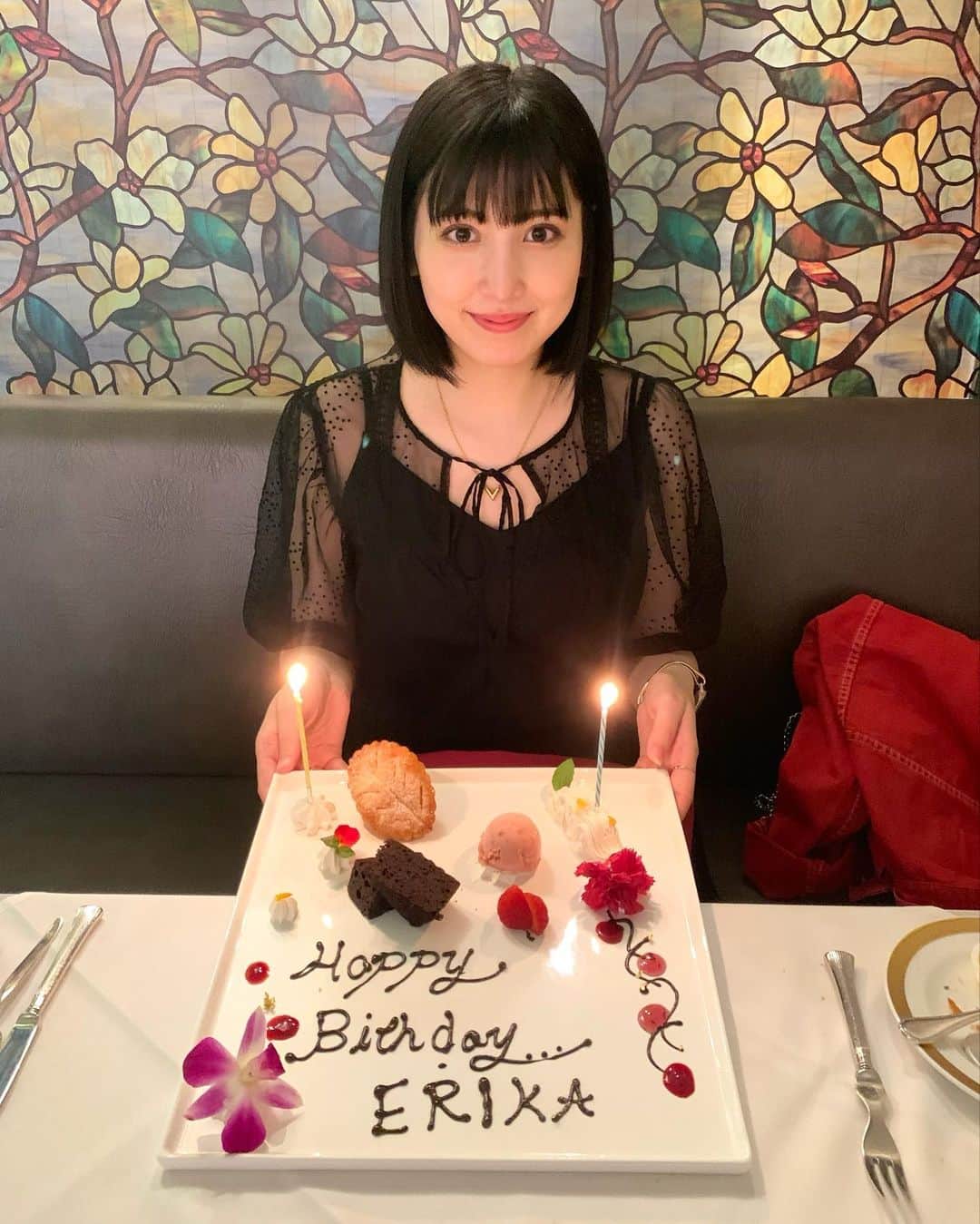 梅田えりかのインスタグラム：「Lv.30になりましたっ😬🎉  周りのみんなに支えられてここまでこれました✨ありがとうございます☺️  こんな時だからこそ自分なりの楽しみを見つけれて毎日沢山笑って過ごしてます🥳充実してます！！  周りのお姉様方が言うには30代が1番楽しい時期だと聞いております！って事でとてもワクワクです🥰✨  30歳も最高過ぎる1年を過ごします🥰👏  #誕生日 #birthday #happybirthday #記念日 #ありがとう #생일 #오늘#좋아요환영#선물#데일리	#맛있어#좋아요테러」