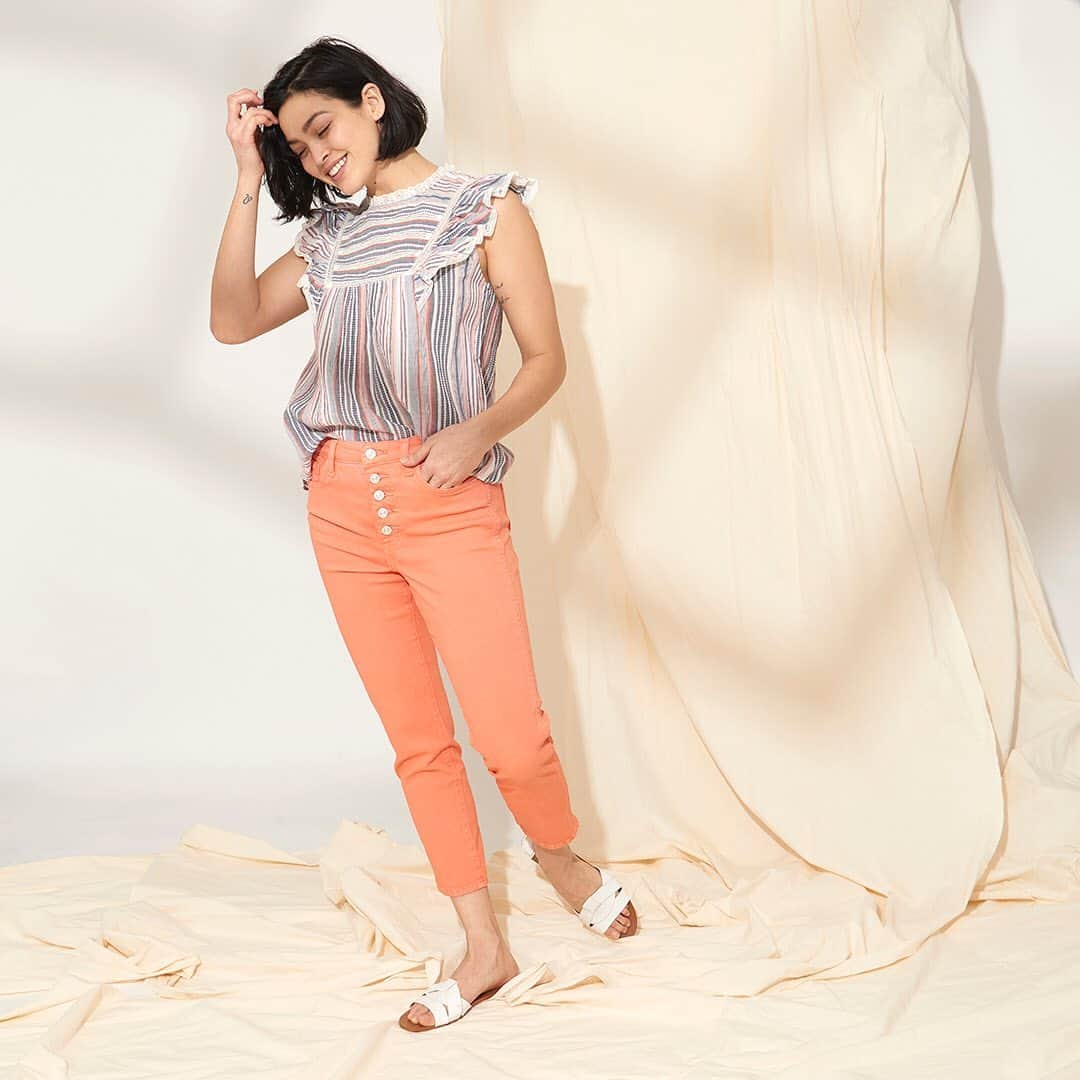 エラモスのインスタグラム：「Starting the week off with a bright outfit and an even brighter smile. . . . #ellamoss #ellamossjeans #musthave #springstyle #shopnow #denimdays」