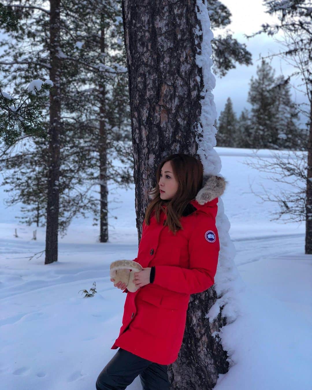 辰巳奈都子のインスタグラム：「@canadagoose  は雪国でも目立つ赤にしました❤️‍🔥  −20°の氷点下の中でも ずっと私を守ってくれた😮‍💨」