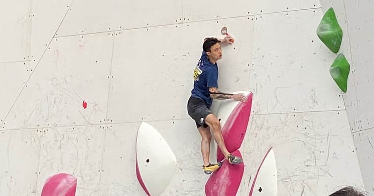 チョン・ジョンウォンさんのインスタグラム写真 - (チョン・ジョンウォンInstagram)「I won 2021 korea national bouldering competition 🥇I competed for more than 10 hours a day for 3 days felt so exhausted but It was a good experience and good training next competition is Innsbruck BWC 대회 운영진 분들 세터분들 응원해주신 분들 너무 수고하셨습니다 감사합니다  📸 @hyiju657」5月25日 0時27分 - chonjongwon96