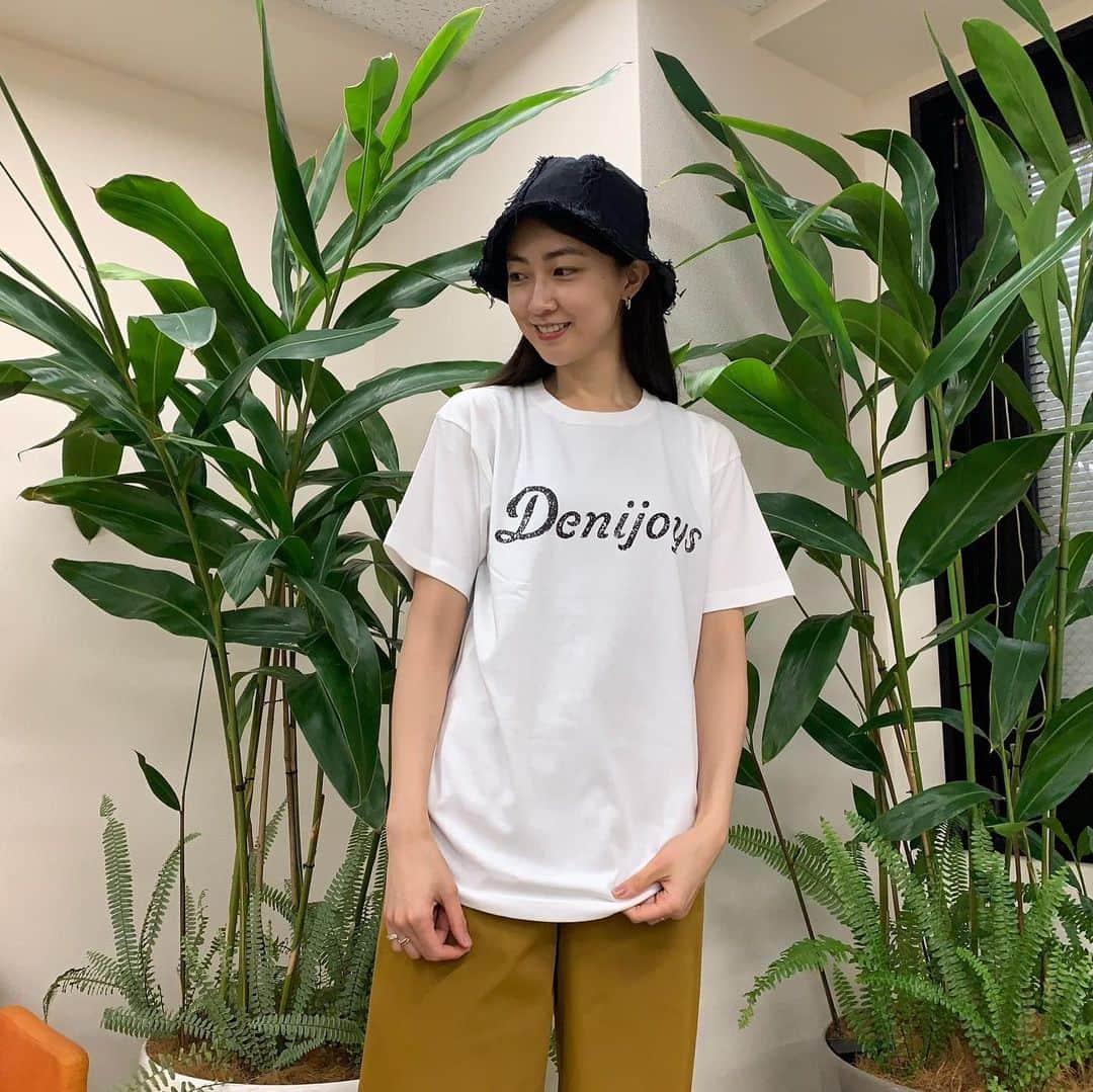 熊井友理奈さんのインスタグラム写真 - (熊井友理奈Instagram)「_  DENISコラボT-shirt 好評みたいで嬉しいです👕✨  “ Denijoys ”  というのは、  「DENIS」× 「ENJOY」  ２つのワードを混ぜ合わせた造語です🤍  このT-shirtを着て楽しい日々を過ごしてほしいな🍀  ミヤシタパークの店舗でも オンラインでも引き続き販売中ですぜひ！！」5月25日 11時02分 - kumai_yurina