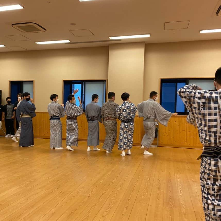 市川海老蔵 （11代目）さんのインスタグラム写真 - (市川海老蔵 （11代目）Instagram)「Rehearsal is over and heading back home.  New piece “KABUKU” is just about complete.  We’re almost there... * 稽古終わりまして 帰ります。  大体 KABUKUも完成しました。  もうちょいっす、、  #市川海老蔵 #海老蔵 #成田屋 #歌舞伎  #歌舞伎座 #和 #舞台 #ABKAI #ABMORI #ebizoichikawa #ebizo #kabuki #thunderparty #ebizotv #theater #theaterarts #actor #kabukiactor #japan #classic #traditionaljapan #japaneseculture #japan_og_insta #performingarts」5月25日 20時25分 - ebizoichikawa.ebizoichikawa