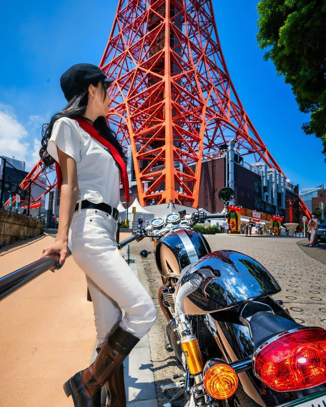 CAMIRAのインスタグラム：「東京タワー🗼  Distinguished Gentleman's Rideオフィシャルスポンサー @OfficialTriumph @triumph_motorcycles_japan  #TriumphDGR#DGR2021#DGR#ForTheRide#トライアンフDGR#トライアンフ#スラクストン#バイク女子#バイク写真部#バイク好きな人と繋がりたい」