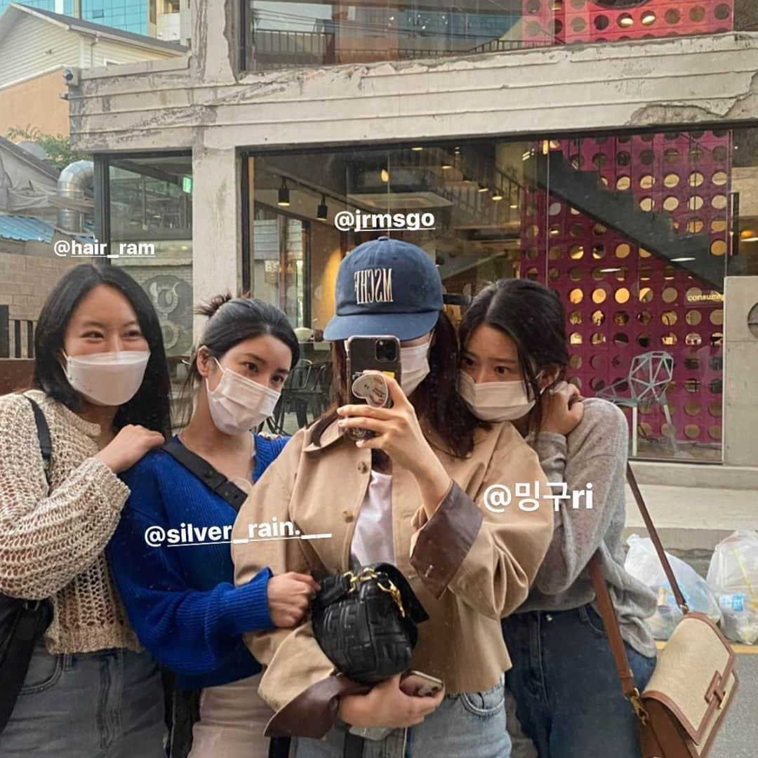 クォン・ウンビさんのインスタグラム写真 - (クォン・ウンビInstagram)「omg eunbi and minju are together with their stylists 🥰  #IZONE #EUNBI #KWONEUNBI #권은비 #아이즈원」5月25日 20時35分 - kwoneunbi