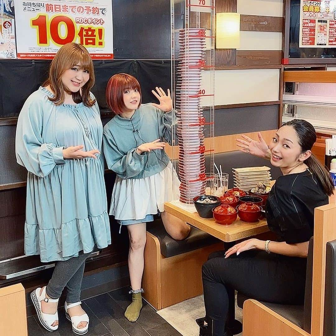 安藤美姫さんのインスタグラム写真 - (安藤美姫Instagram)「We ate about 10kg together💪💪💪  デカ盛りハンター応援💪 ご視聴ありがとうございました🙏💪💪💪 すっごい勝ちたかったのでとっても嬉しかったです💓💓💓 女子チームのお2人のおかげです🥺🥺🥺 本当にありがとうございました😜💪✨✨✨  #デカ盛りハンター  #りんごちゃん  #ちなてぃ  さん #安藤美姫  #野沢春日 さん」5月25日 20時36分 - miki_m_ando0403