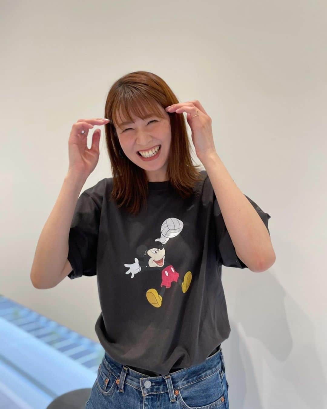 木村沙織さんのインスタグラム写真 木村沙織instagram ミッキーにブロックとんでもらって かわいいtシャツができました ずーっと前から作っていたんだけど やっと今日リリースになり 明日から発売です デザインが２種類 各２色づつ 大人サイズ