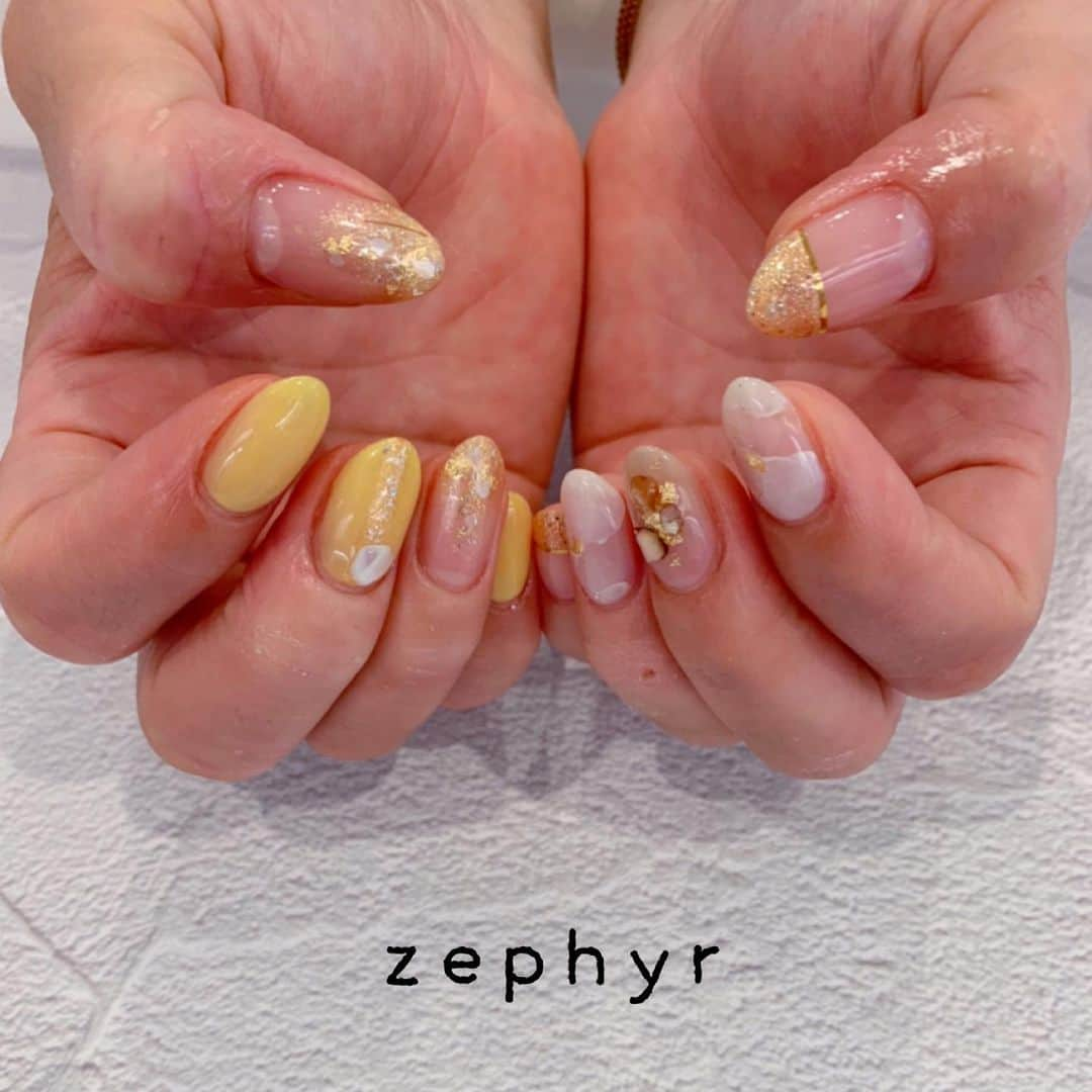 Zephyrさんのインスタグラム写真 - (ZephyrInstagram)「#💅 お客様ネイルのご紹介です😋 シェルがやっぱり人気👏  いつもありがとうございます🧡  #ジェルネイル#夏ネイル#大理石ネイル #ショートネイル#シェルネイル #シンプルネイル#イエローネイル #西九条#西九条ネイルサロン」5月25日 20時43分 - zephyrhair