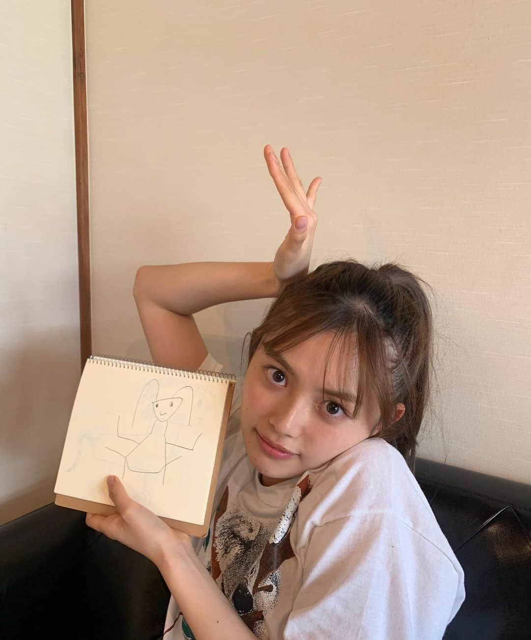 森日菜美さんのインスタグラム写真 - (森日菜美Instagram)「こちら私が描いたカマキリ🟢 絵心皆無なり、なんじゃこりゃ #ヤンジャン　#森画伯」5月25日 21時07分 - hinami_mori