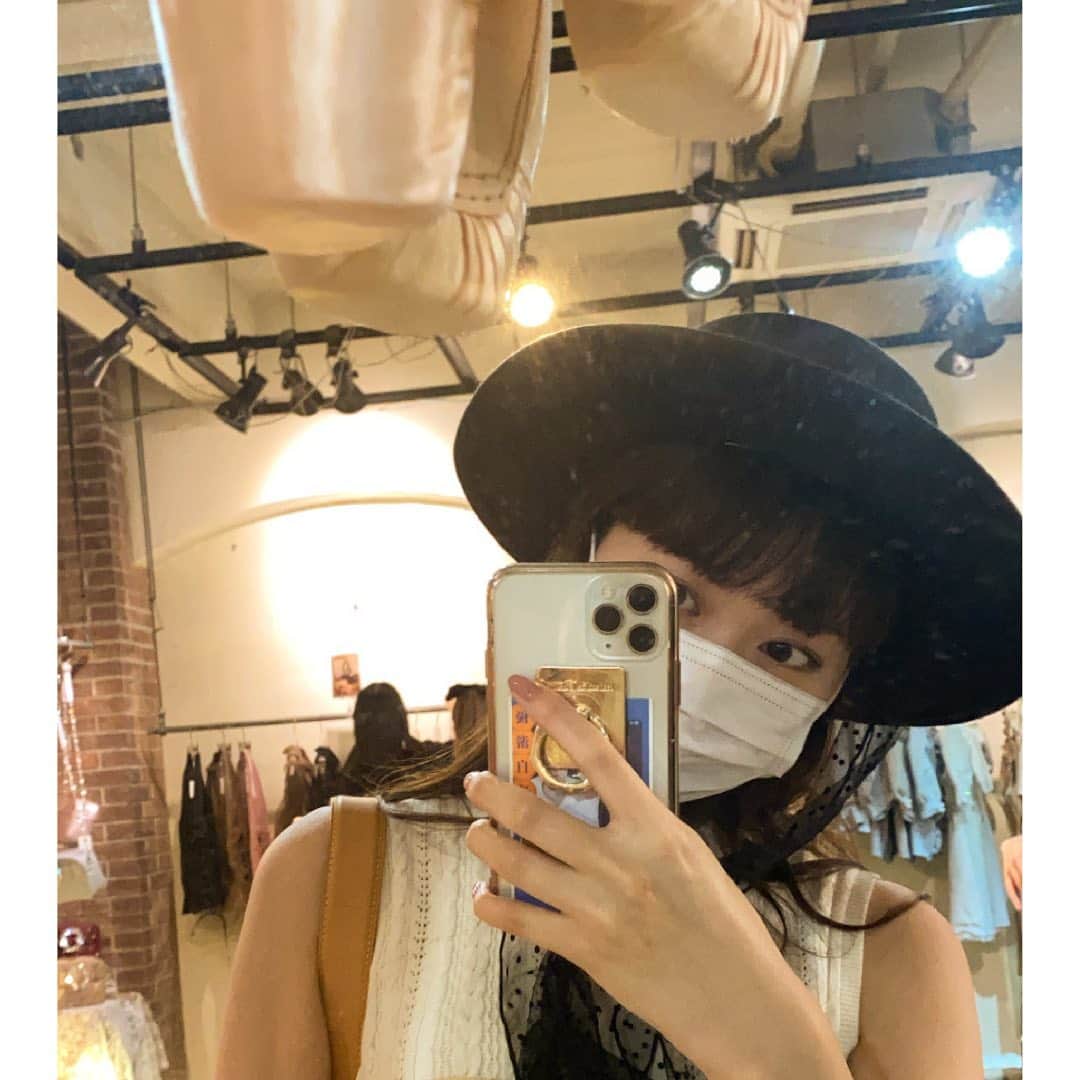 日達舞さんのインスタグラム写真 - (日達舞Instagram)「. @swankiss_official の展示会🩰 バレリーナがコンセプトで、 今回もときめき空間でした🦢🩰  帽子とおバッグ頼んだよ❤︎ かわいい😖 #スワンキス #swankiss #展示会  #スワンキス展示会」5月25日 21時18分 - creamy_maii