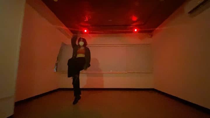 ライムのインスタグラム：「힘이 다 빠졌지만 열씨미 했으니까 올린댜 혜리미의 힙합도전기😉 Choreo by @ee__vee  (봄아 담엔 내 나이좀 생각해줘)」