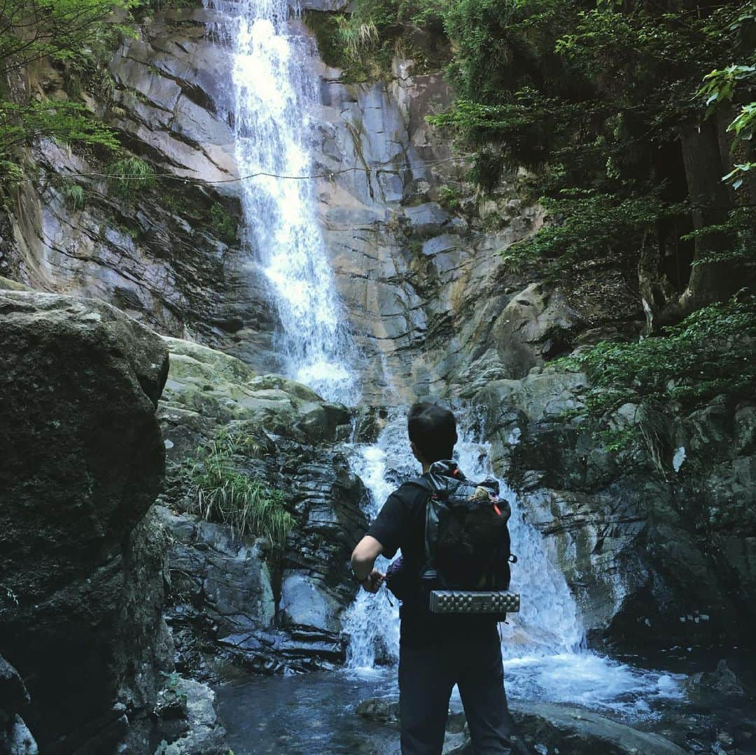 松岡卓弥のインスタグラム：「福知山行ってきました 楽しかった〜 #福知山 #白糸の滝 #登山」