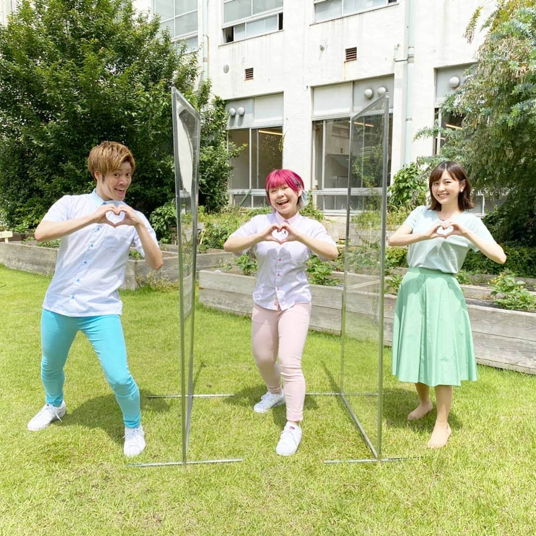 TBS「はやドキ！」のインスタグラム：「クリティカルヒット！がバズり中のEverybodyのお2人を直撃💘﻿ ﻿ 思わずマネしたくなる「クリティカルヒット」のネタのコツは、愛の気持ちを込めることだそう🥰﻿ 一緒にさせてもらいましたが、意外と難しい〜〜！！﻿ 何度もやってみたくなる楽しさでした😊﻿ ﻿ Everybodyのお2人、ありがとうございました！﻿ ﻿ #Everybody﻿ #クリティカルヒット💘﻿ #直撃﻿ #若林有子﻿ #アナウンサー﻿﻿ #はやドキ﻿﻿ #tbs」