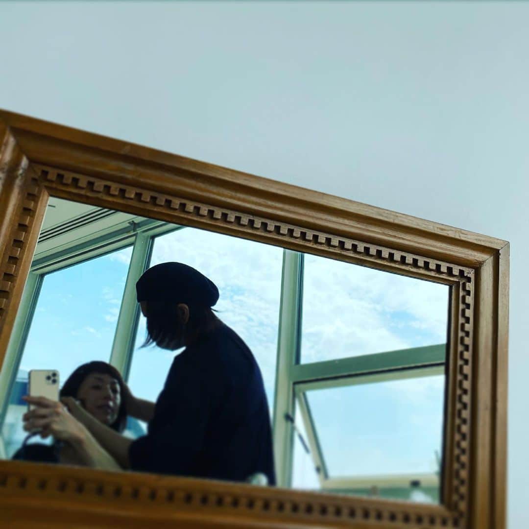 高岡早紀 さんのインスタグラム写真 - (高岡早紀 Instagram)「青空いっぱいのメークルームで変身中〜」5月25日 14時02分 - saki_takaoka