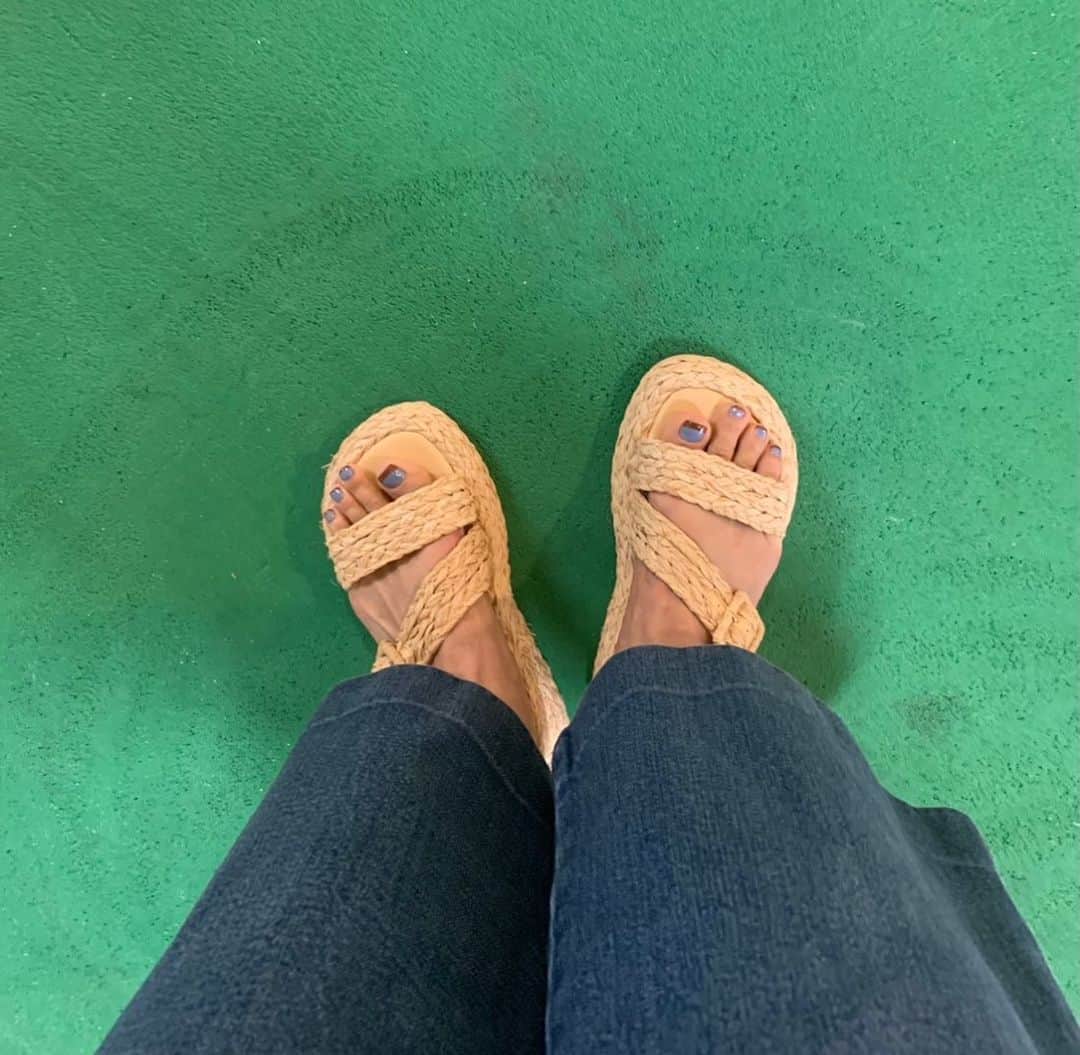 夏木マリさんのインスタグラム写真 - (夏木マリInstagram)「#season  #sandals #shoes  夏へ...... 夏←春」5月25日 14時16分 - mari_natsuki
