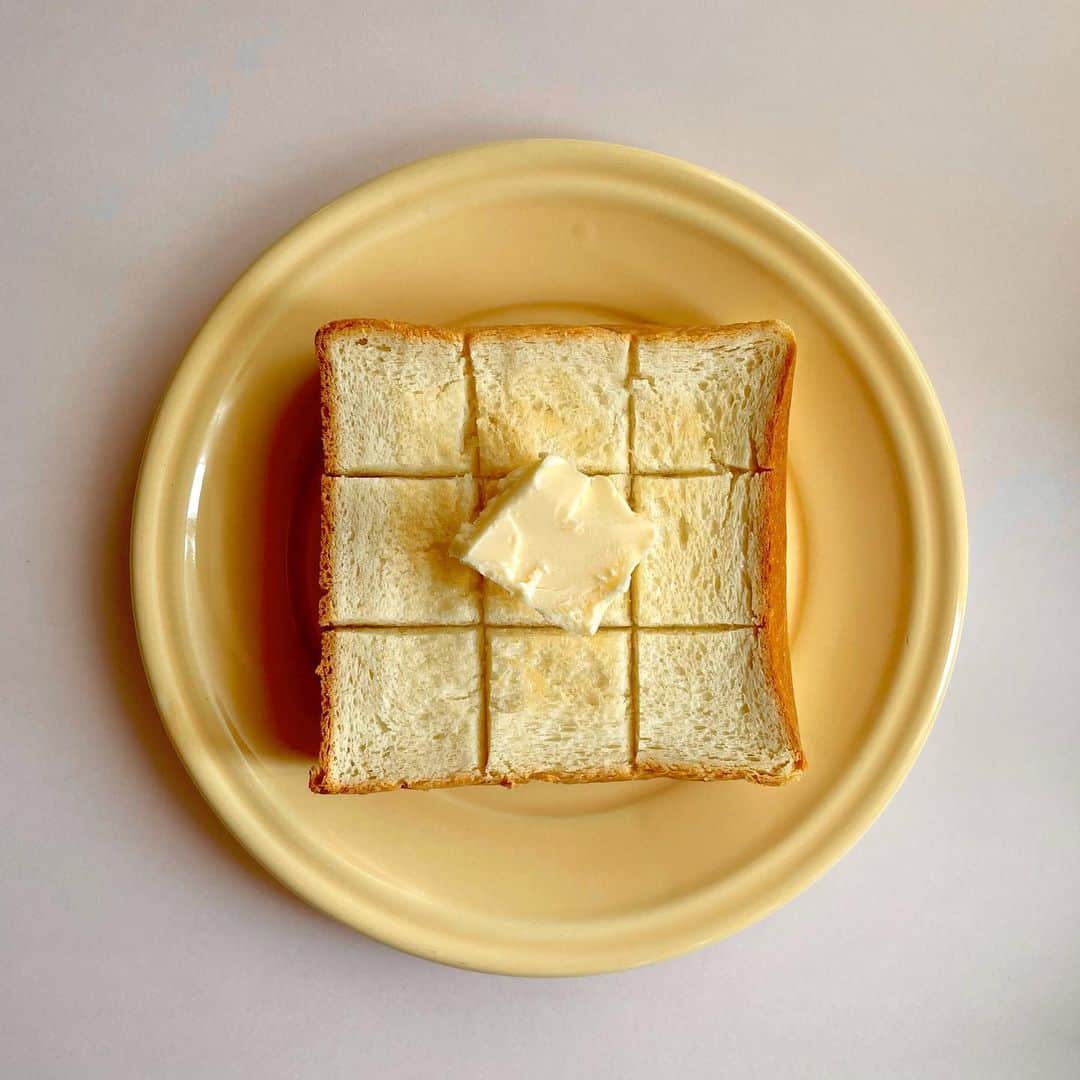 吉井明子さんのインスタグラム写真 - (吉井明子Instagram)「toast＆butter💛  #toast #butter #トースト #バター #銀座に志かわ #食パン #気象予報士 #気象キャスター #weatherforecaster #기상캐스터　#吉井明子」5月25日 14時31分 - akiko_yoshii_sunny_rain