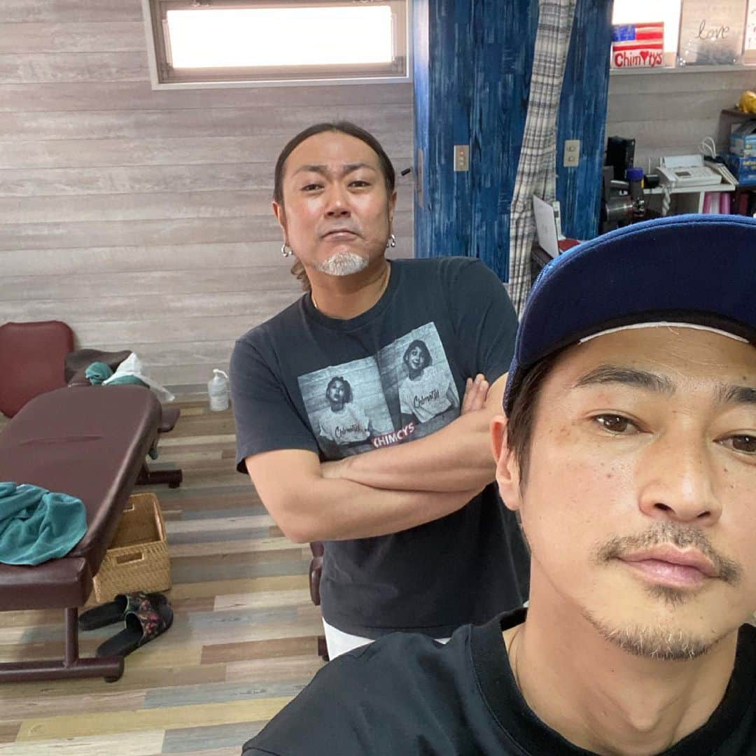 窪塚洋介のインスタグラム：「からの、"神の手"の異名を持つ「ちもと整骨院」で完全復活💪 数日前のアクロバットな広告ムービー撮影の疲労をやっつけてもらいますた♪ #chimoty」