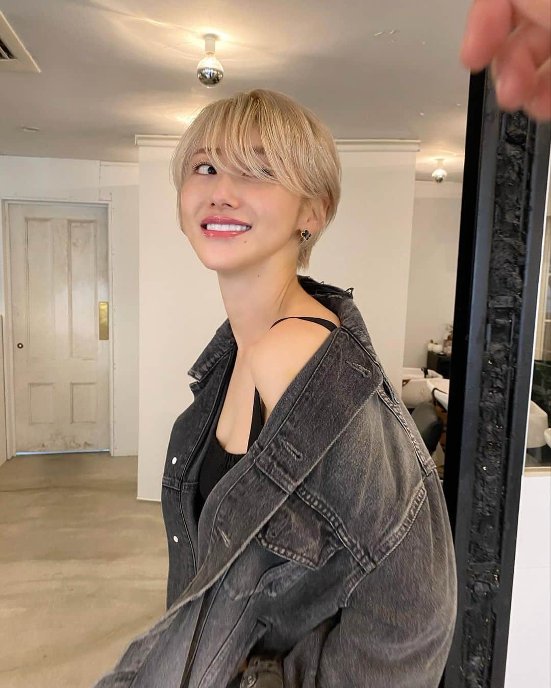 &mのインスタグラム：「ローブリーチ4回目？5回目？くらい😀  #ママファッション #ママコーデ #ootd #mamalife」